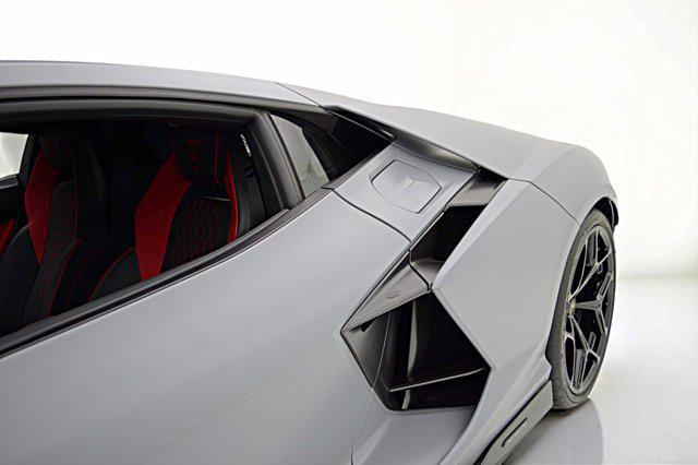 Photo of 2024 Grigio Acheso Lamborghini Revuelto