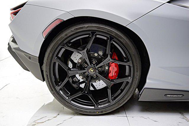 Photo of 2024 Grigio Acheso Lamborghini Revuelto