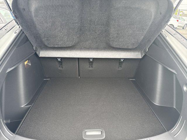 Photo of 2025 Summit White Buick Envista