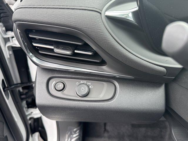 Photo of 2025 Summit White Buick Envista
