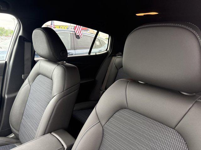 Photo of 2025 Summit White Buick Envista