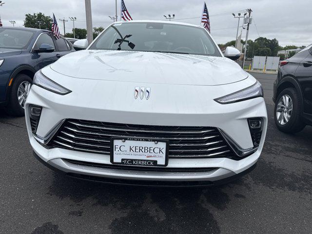 Photo of 2025 Summit White Buick Envista