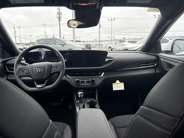 Photo of 2025 Summit White Buick Envista