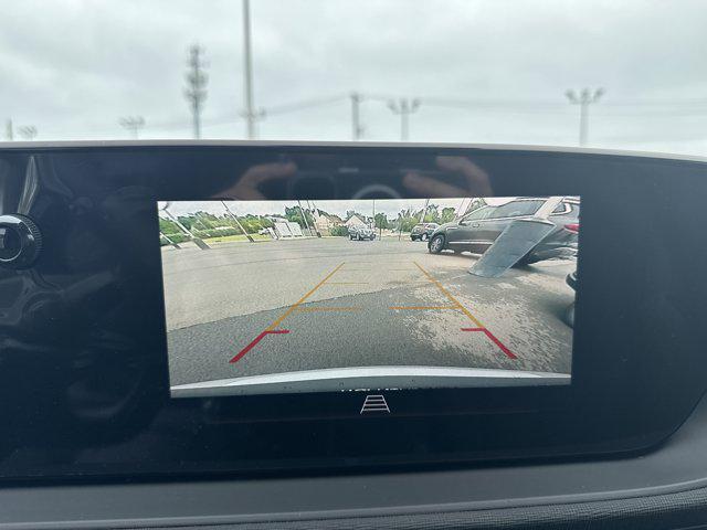 Photo of 2025 Summit White Buick Envista