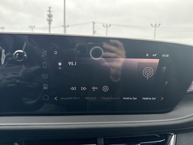 Photo of 2025 Summit White Buick Envista