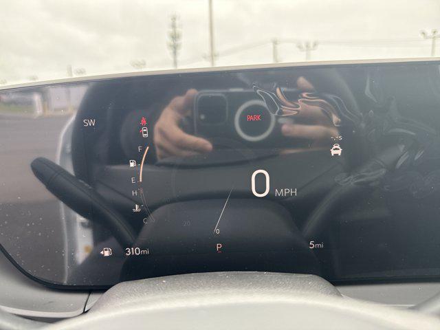 Photo of 2025 Summit White Buick Envista