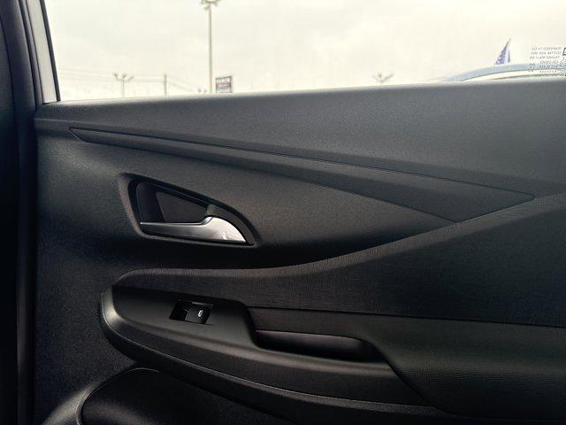 Photo of 2025 Summit White Buick Envista