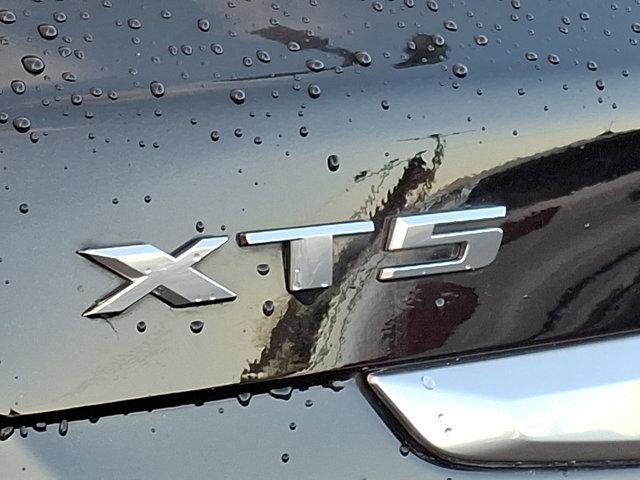 Photo of 2021 Stellar Black Metallic Cadillac XT5