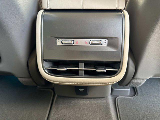 Photo of 2025 White Platinum Metallic Tri-Coat Lincoln Nautilus