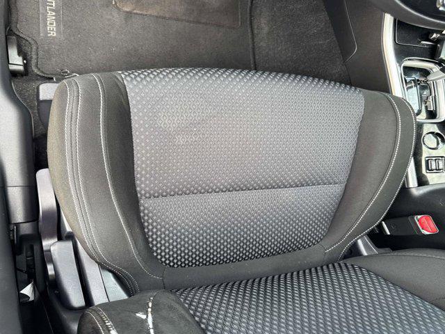 Photo of 2018 Cosmic Blue Metallic Mitsubishi Outlander