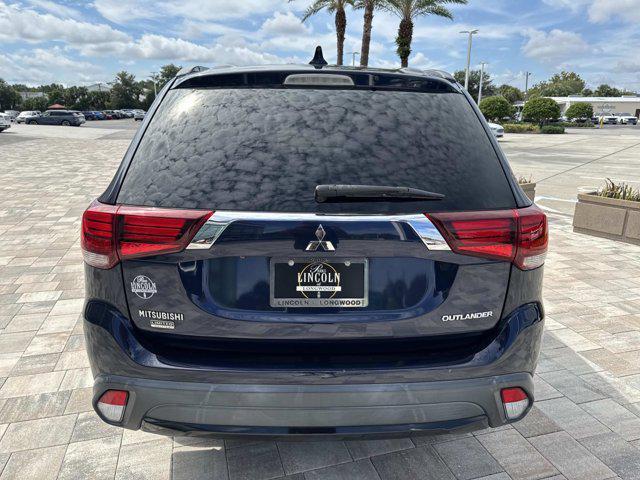 Photo of 2018 Cosmic Blue Metallic Mitsubishi Outlander