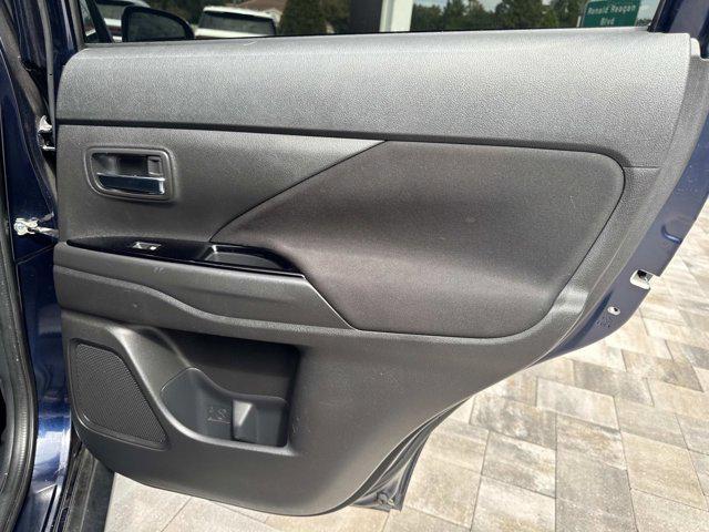 Photo of 2018 Cosmic Blue Metallic Mitsubishi Outlander