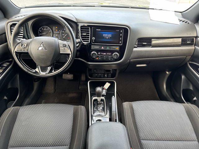 Photo of 2018 Cosmic Blue Metallic Mitsubishi Outlander