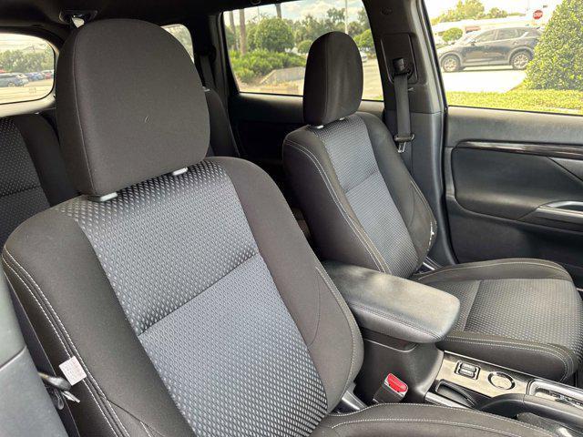 Photo of 2018 Cosmic Blue Metallic Mitsubishi Outlander
