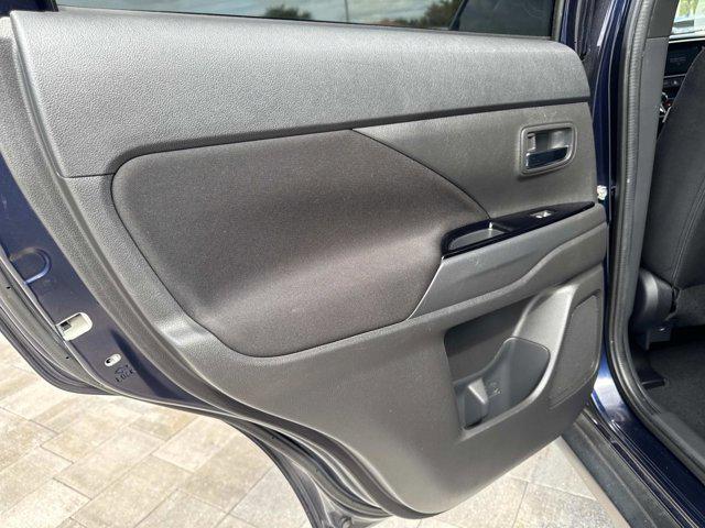 Photo of 2018 Cosmic Blue Metallic Mitsubishi Outlander