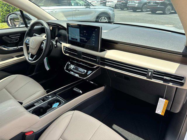 Photo of 2025 Crystal White Lincoln Corsair