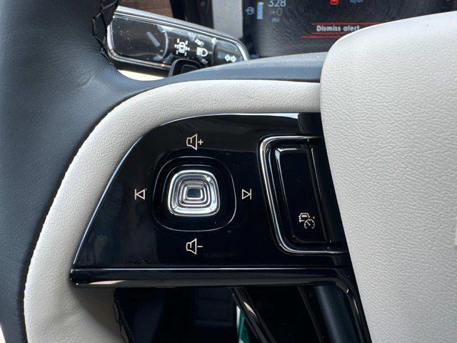 Photo of 2025 Crystal White Lincoln Corsair