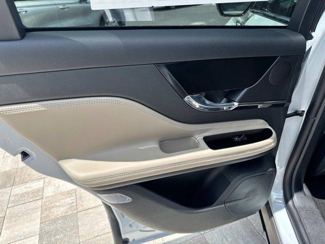 Photo of 2025 Crystal White Lincoln Corsair