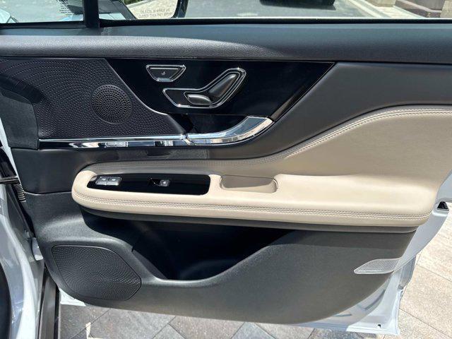 Photo of 2025 Crystal White Lincoln Corsair
