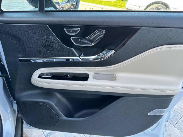 Photo of 2025 Crystal White Lincoln Corsair