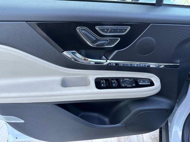 Photo of 2025 Crystal White Lincoln Corsair