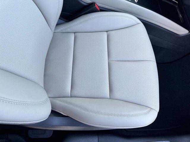 Photo of 2025 Crystal White Lincoln Corsair