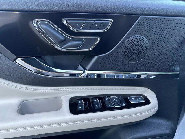 Photo of 2025 Crystal White Lincoln Corsair