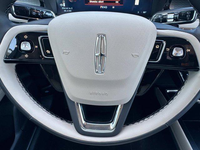 Photo of 2025 Crystal White Lincoln Corsair