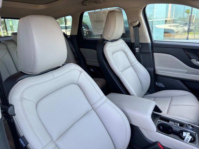 Photo of 2025 Crystal White Lincoln Corsair
