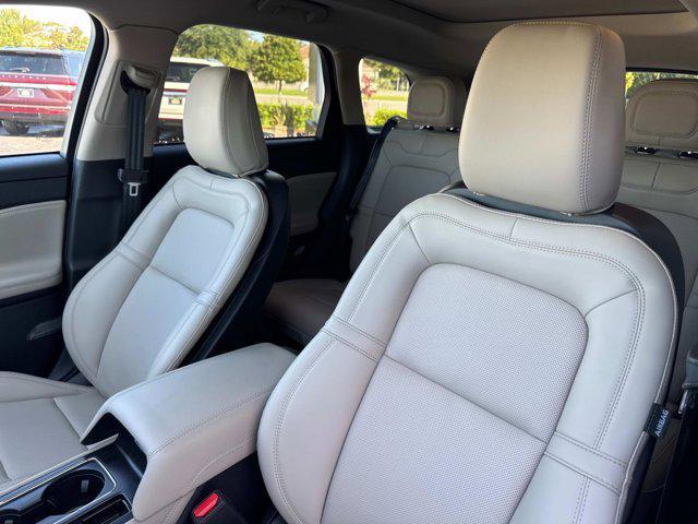 Photo of 2025 Crystal White Lincoln Corsair