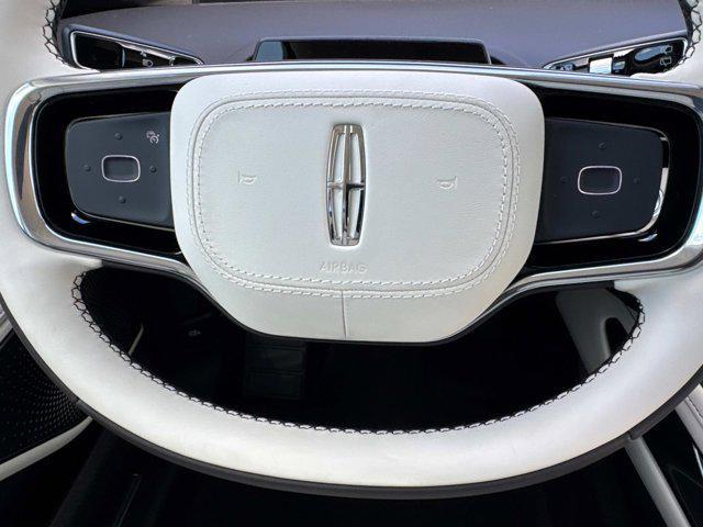 Photo of 2025 Lustrous Gray Metallic Clearcoat Lincoln Nautilus
