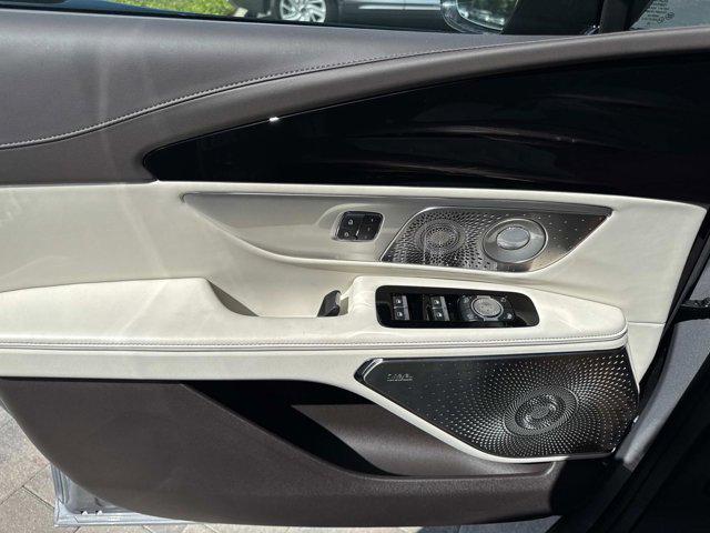 Photo of 2025 Lustrous Gray Metallic Clearcoat Lincoln Nautilus