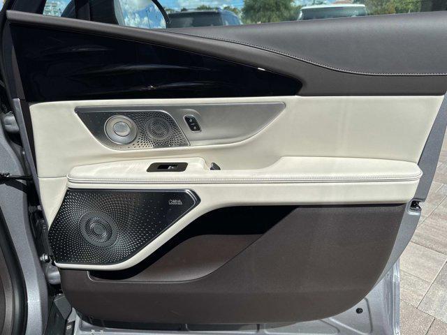 Photo of 2025 Lustrous Gray Metallic Clearcoat Lincoln Nautilus