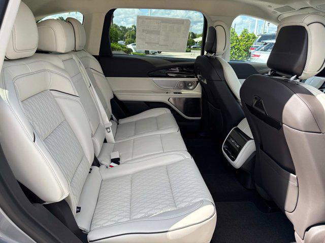 Photo of 2025 Lustrous Gray Metallic Clearcoat Lincoln Nautilus