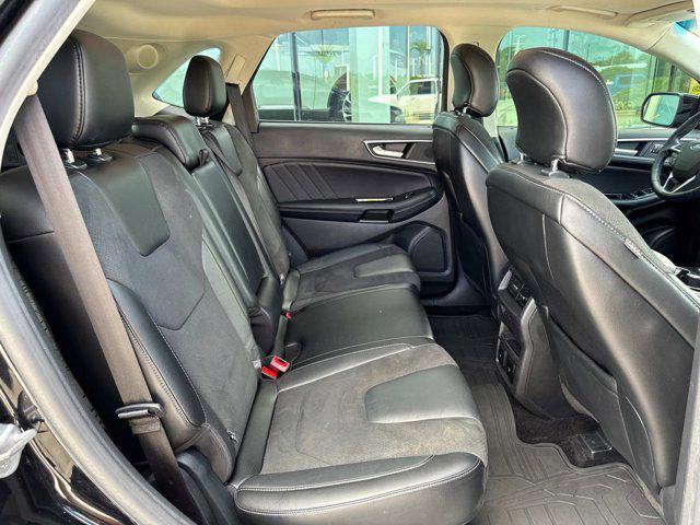 Photo of 2016 Shadow Black Ford Edge