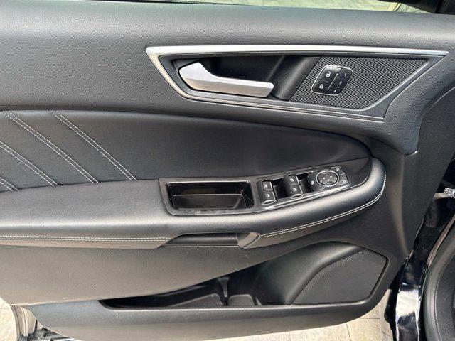 Photo of 2016 Shadow Black Ford Edge