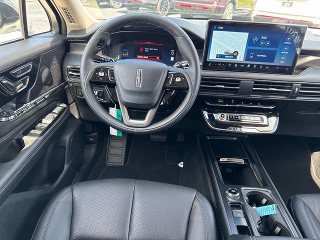 Photo of 2025 Pristine White Lincoln Corsair