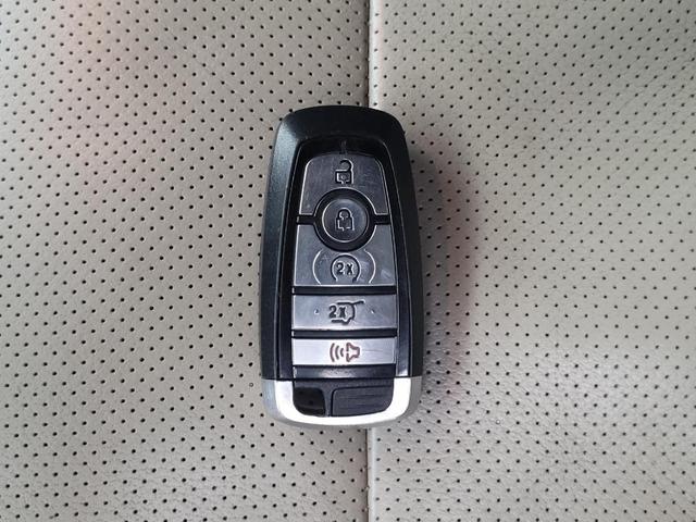 Photo of 2019 White Platinum Metallic Tri-Coat Ford Explorer