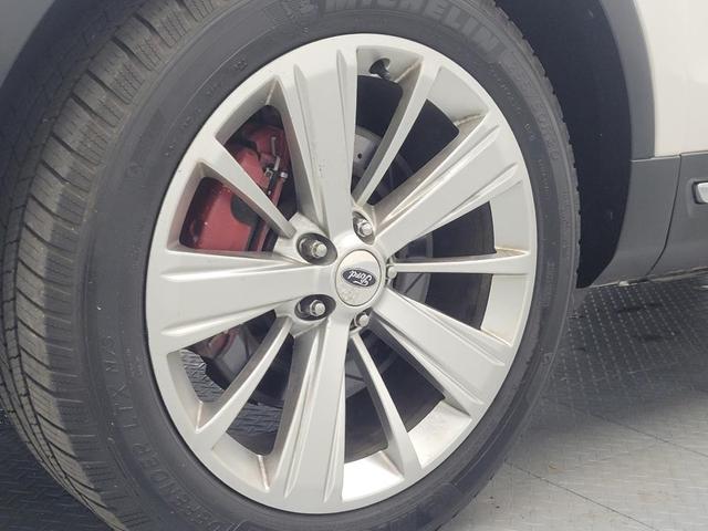 Photo of 2019 White Platinum Metallic Tri-Coat Ford Explorer