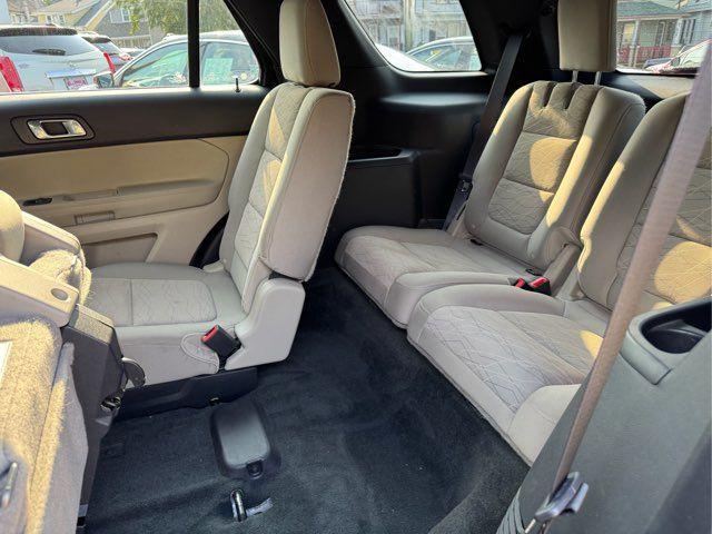 Photo of 2014 Silver Ford Explorer