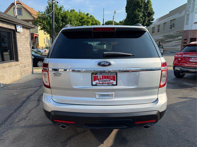 Photo of 2014 Silver Ford Explorer