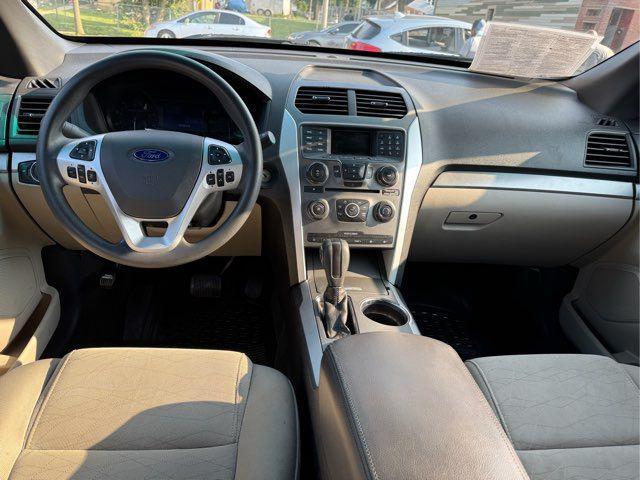 Photo of 2014 Silver Ford Explorer