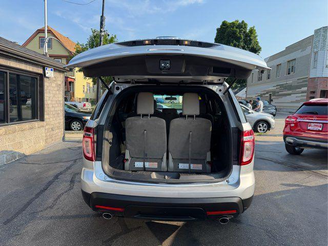 Photo of 2014 Silver Ford Explorer