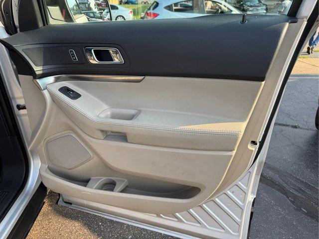 Photo of 2014 Silver Ford Explorer
