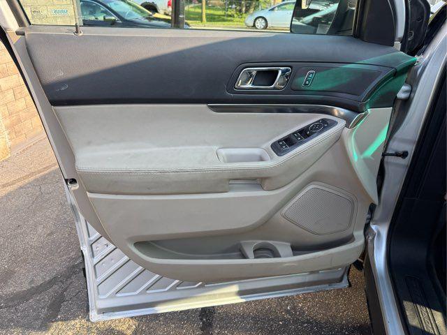 Photo of 2014 Silver Ford Explorer