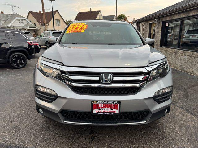 Photo of 2016 Silver Honda Pilot