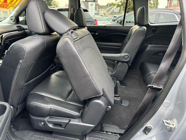 Photo of 2016 Silver Honda Pilot