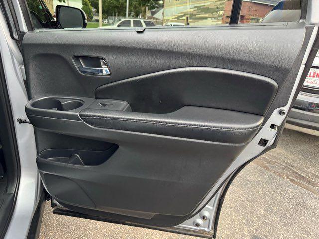 Photo of 2016 Silver Honda Pilot