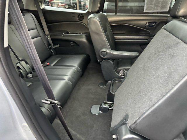Photo of 2016 Silver Honda Pilot