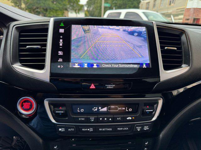 Photo of 2016 Silver Honda Pilot